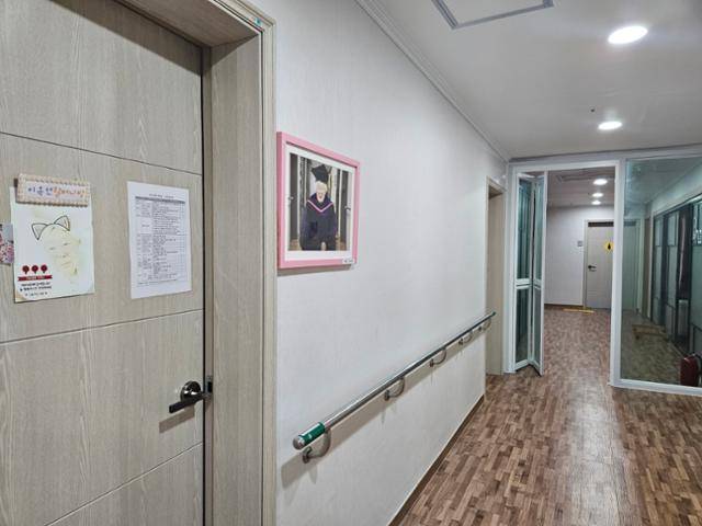 경기 광주시 퇴촌면 나눔의집 내 공동생활관 2층에는 11일 97세로 세상을 떠난 이옥선 할머니 방이 예전 상태 그대로 남아 있었다. 이종구 기자