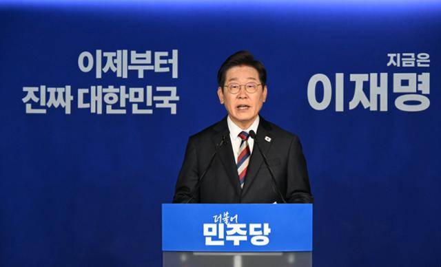 이재명 더불어민주당 대선후보가 25일 서울 여의도 중앙당사에서 열린 기자간담회에서 모두발언하고 있다. 고영권 기자