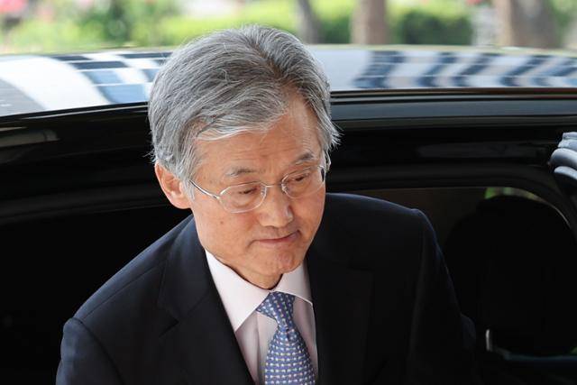 조희대 대법원장이 26일 서울 서초구 대법원으로 출근하고 있다. 뉴스1