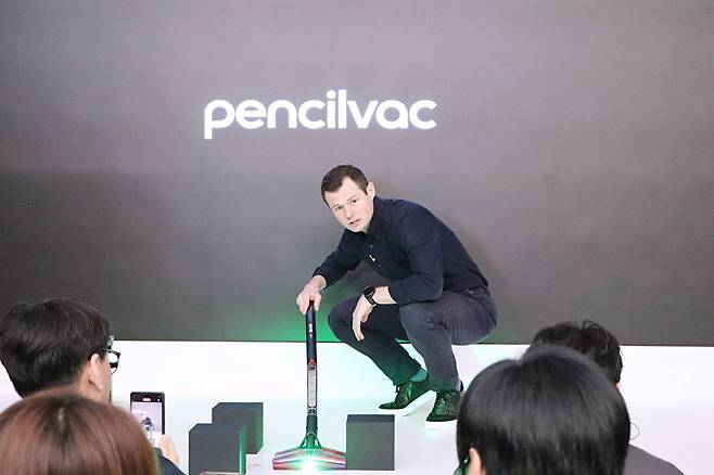 다이슨 신제품을 소개하는 톰 무디(Tom Moody) 다이슨 홈 부문 글로벌 총괄 / 출처=IT동아