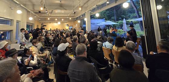 24일 열린 배우 박정자의 '사전장례식 전야제'. 이지영 기자