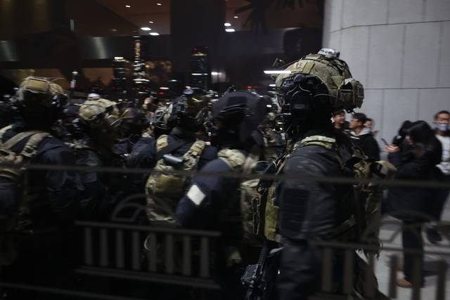 ▲ 지난해 12월 4일 계엄군이 국회 본청 진입을 시도하고 있다. 연합뉴스