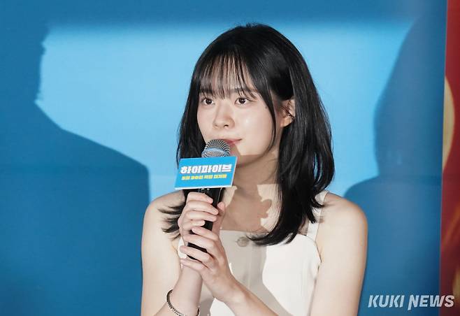 배우 이재인이 26일 오후 서울 한강로동 CGV 용산아이파크몰에서 열린 영화 ‘하이파이브’ 기자간담회에 참석해 질의응답에 응하고 있다. 유희태 기자