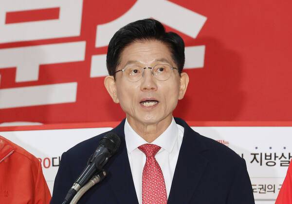 국민의힘 김문수 대선 후보가 26일 충남 천안시 국민의힘 충남도당에서 지방시대 공약 발표를 하고 있다. 연합뉴스