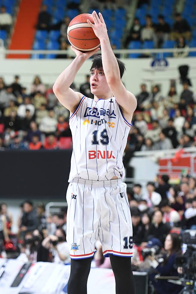 삼성으로 전격 이적한 이근휘 / 사진=KBL