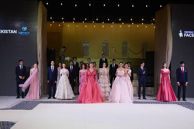 아시아모델페스티벌 ‘페이스 오브 아시아’의 우즈베키스탄 대표 선발대회인 ‘페이스 오브 우즈베키스탄’이 성황리에 개최됐다.