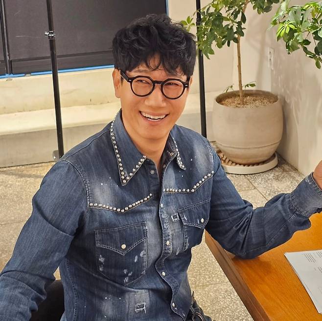 "환갑에 졸혼하겠다"고 밝혔던 지석진이 내년 환갑을 앞두고 입장을 번복할 지 관심이 쏠린다. /사진=인스타그램 갈무리