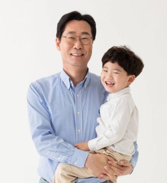 아이를 안고 있는 정명근 화성시장./사진제공=화성시