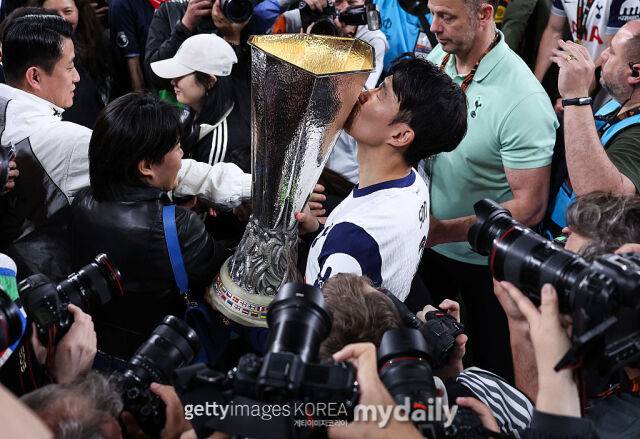 유로파 리그 우승을 차지한 토트넘의 팀내 최고 연봉자는 손흥민인 것으로 밝혀졌다. /게티이미지코리아