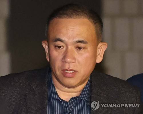 법원 나서는 명태균…굳은 표정 [연합뉴스 자료사진]