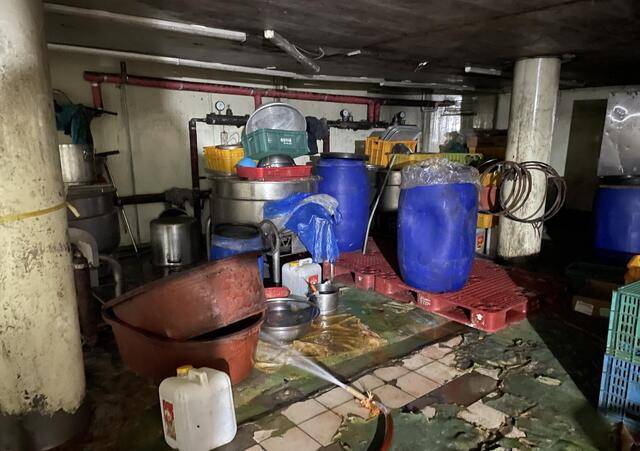 비위생적인 환경에서 불법으로 식품을 제조·판매한 A사가 적발됐다. 식약처