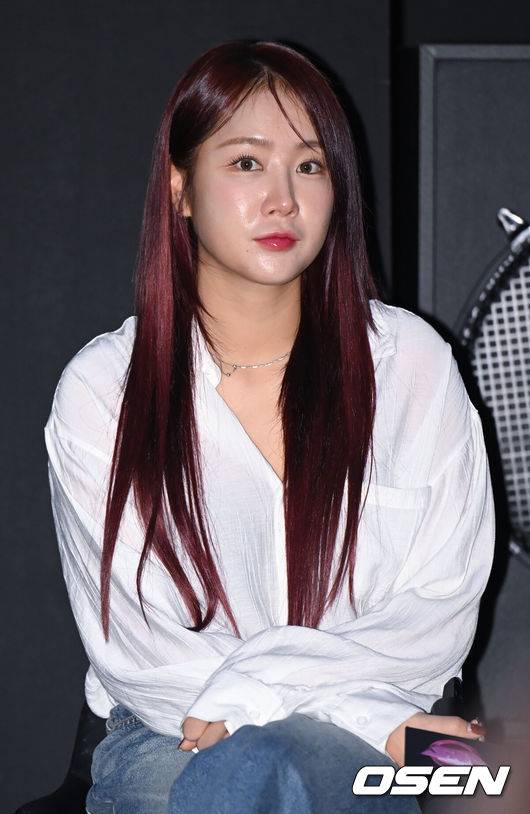 [OSEN=김성락 기자] 22일 오후 서울 강남구 CGV 청담 씨네시티에서 엠넷 ‘초대형 노래방 서바이벌’ 기자간담회가 열렸다. 가수 소유가 질의응답을 하고 있다. 2023.11.22 / ksl0919@osen.co.kr