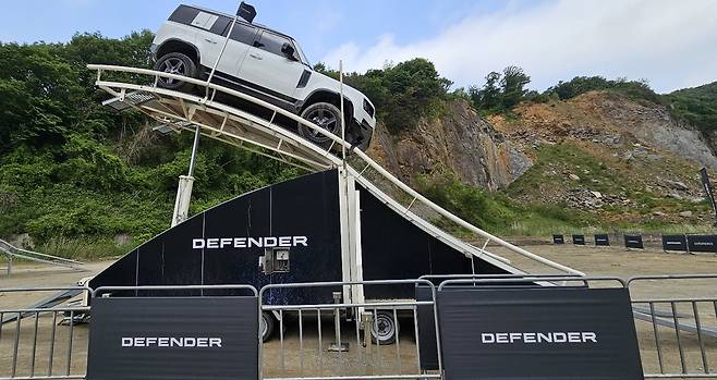 급경사에서는 차가 알아서 속도를 줄여 안전한 주행을 돕는다.