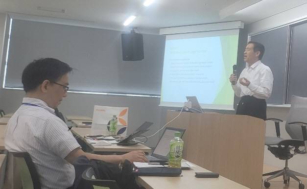 일본통상학회전국대회에서 기조 발표하는 김승열 변호사.