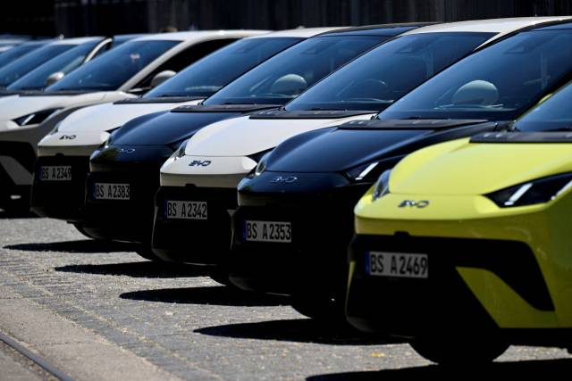 독일 베를린에서 5월 21일 BYD가 개최한 차량 발표 행사 현장에 차량들이 진열돼 있다. 로이터연합