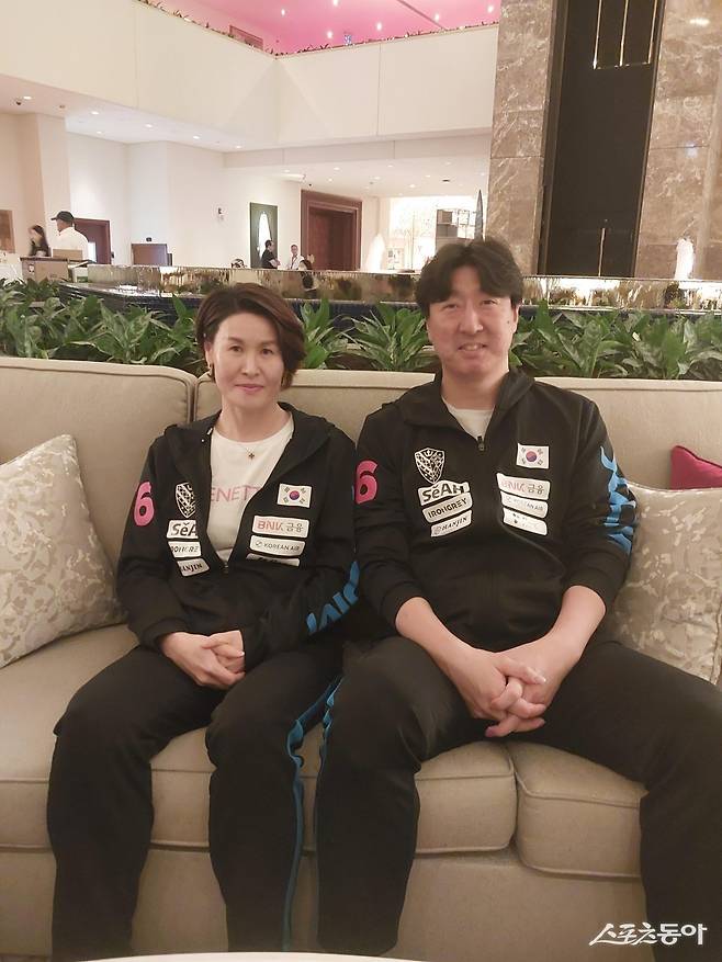 오상은(오른쪽)-석은미 탁구대표팀 감독은 26일(한국시간) 카타르 도하에서 끝난 2025세계선수권대회에서 동메달 2개를 수확했다. 대회 준비 시간이 부족했고, 베테랑들이 태극마크를 반납한 와중에도 소기의 성과를 거뒀다. 이날 대회를 마친 뒤 스포츠동아와 인터뷰한 두 감독. 도하(카타르)│권재민 기자 jmart220@donga.com