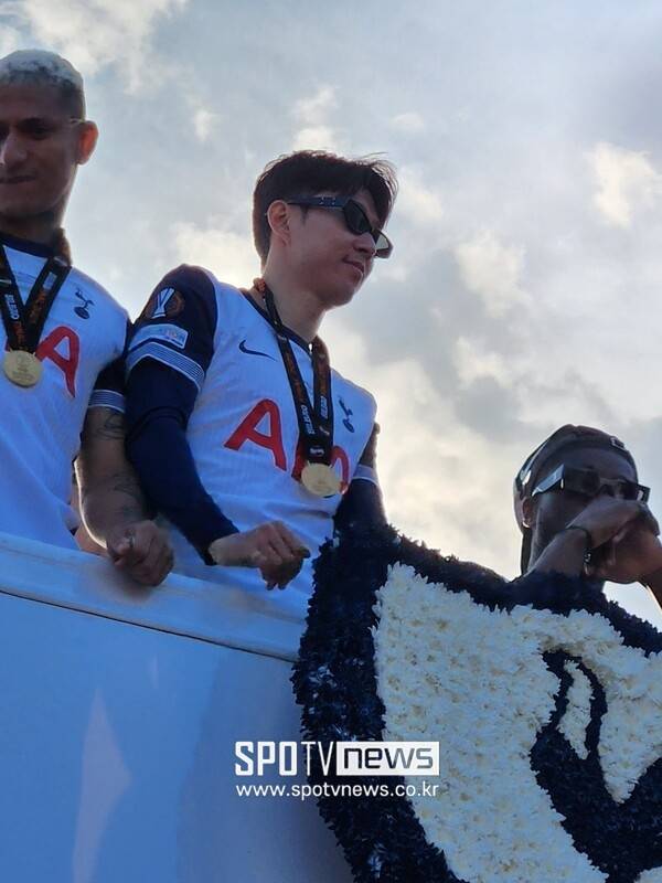 ▲ 유로파리그 우승 버스 행진에 나섰던 토트넘 홋스퍼와 손흥민.