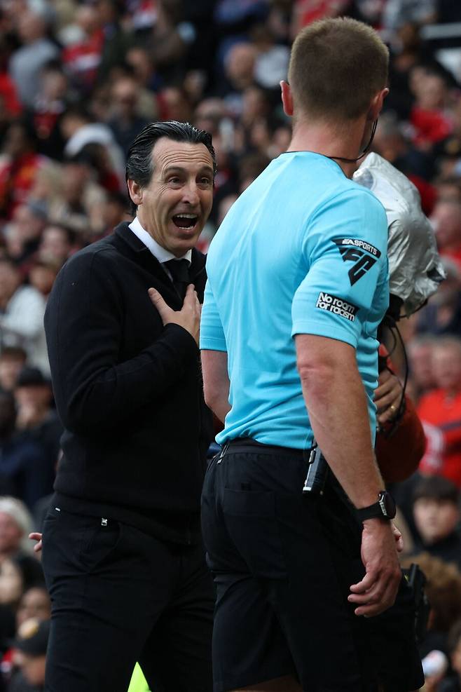 ▲ 애스턴 빌라는 승점 66을 기록, 5위 뉴캐슬과 승점은 동일하나 골 득실에서 14골 뒤져 올 시즌을 6위로 마감했다.&nbsp;EPL은 상위 5위까지 다음 시즌 UCL 리그 페이즈 진출권을 얻는다. 이 탓에 애스턴 빌라는 UCL 아랫 단계인 유로파리그(UEL) 리그 페이즈 진출권 확보에 만족해야 한다. 비기기만 해도 UCL 진출권을 따낼 수 있던 에메리 감독은 "주심과 이야기를 나눴고 그 역시 실수를 인정했다"며 "득점이 인정됐다면 UCL 진출도 가능했을 것"이라며 아쉬운 표정을 숨기지 못했다. ⓒ 연합뉴스