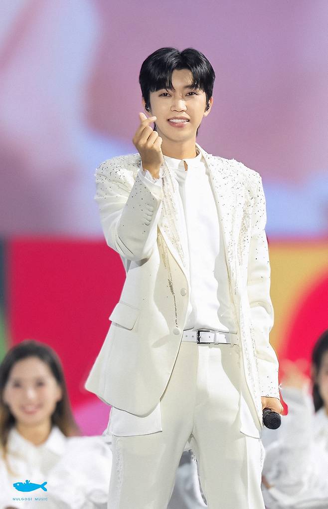 임영웅 '천국보다 아름다운' 유튜브 주간 인기 MV 1위 복귀