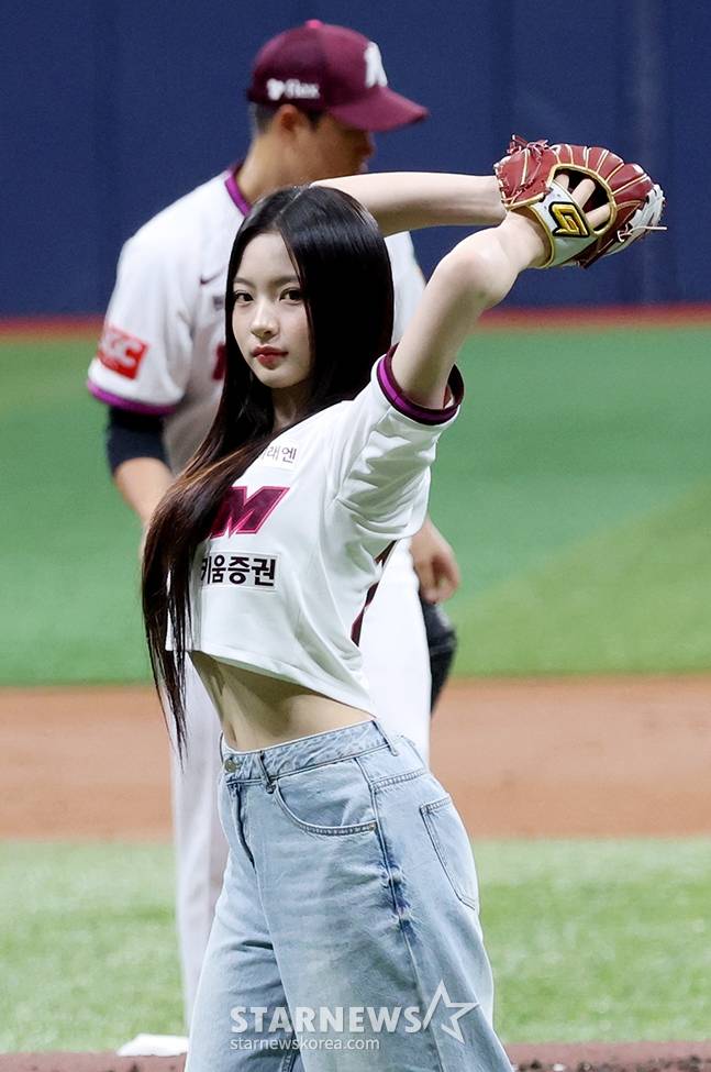 [포토] 키야 생애 첫 시구 '이래봬도 무용 전공'