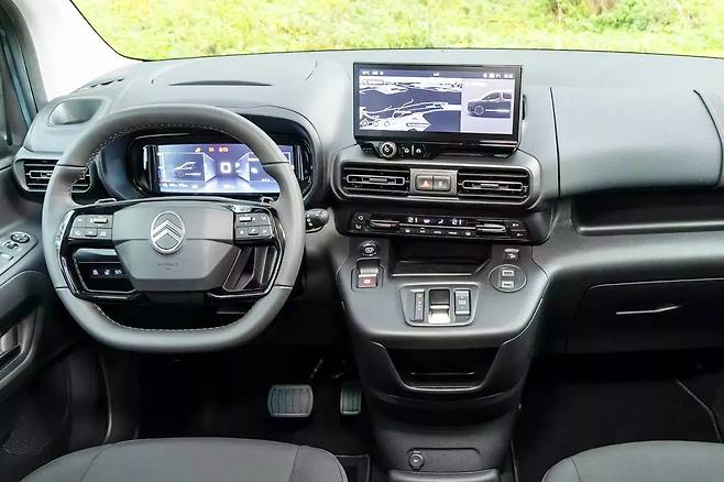 베를링고 블랙 에디션 실내