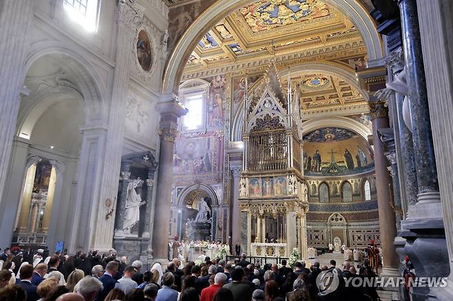 레오 14세 교황 착좌식 열린 라테라노 대성전 [로이터 연합뉴스. 재판매 및 DB 금지]