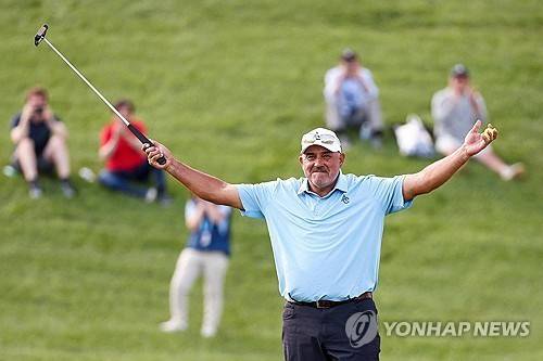 우승을 확정 짓고 기뻐하는 카브레라. [AFP/게티이미지=연합뉴스]