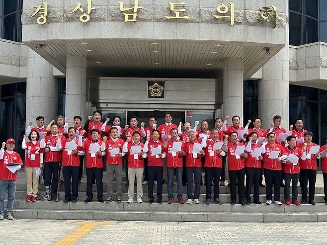 국민의힘 경남도의원 "김문수·이준석 대선 후보 단일화 촉구" [촬영 이정훈]