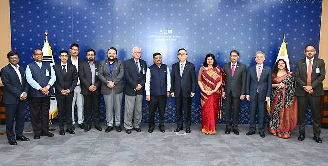 인도 의회 대표단 만난 조태열 외교부 장관과 김홍균 외교부 1차관 [외교부 제공]