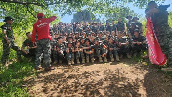 지난 25일 오후 이종문 해병대교육훈련단장(준장), 김동우 교육연대장(대령), 강태관 해병대진해전우회장, 해병대 임관장교(사관후보생 138기) 등 120여명이 해병혼이 시작된 시루봉 정상에 올라 호국충성 해병대 정신을 함양했던 선배해병들의 정신을 계승할 것을 다짐했다.