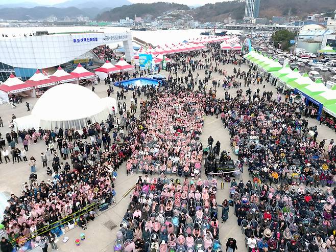 지난해 열린 울진대게와 붉은대게축제’ 행사장 모습. / 울진군제공