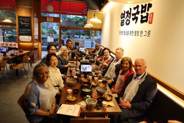 전직 미국 연방하원의원 방한단, 열정국밥에서 만찬 가져