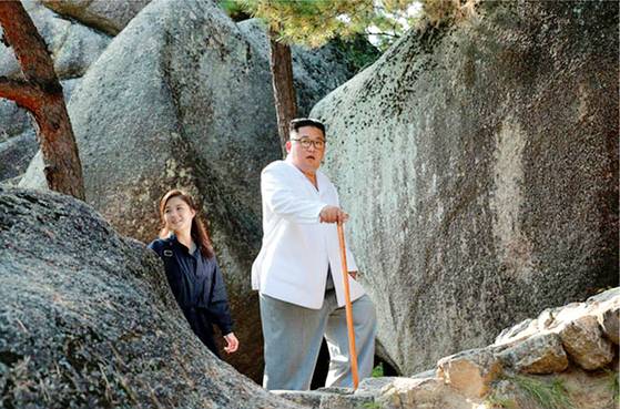 지난 2019년 북한 노동신문이 보도한 김정은 국무위원장의 금강산관광지구를 시찰 당시 장면. 〈출처=북한 노동신문〉