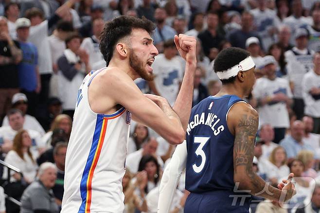오클라호마시티 선더는 13년 만에 NBA 파이널 무대 진출까지 1승만을 남겨뒀다. ⓒ AFP=뉴스1