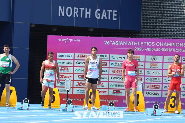 경북 구미시민운동장에서 열린 '2025 구미아시아육상선수권대회' 남자 100m 예선을 준비 중인 나마디 조엘 진(예천군청). 사진┃강명호 기자