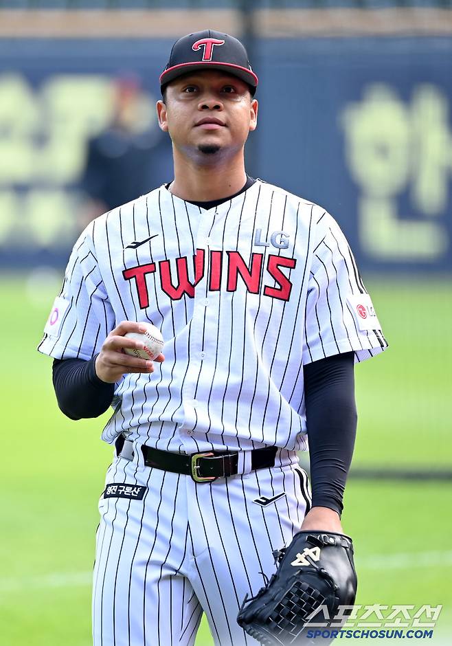 27일 잠실야구장에서 열린 한화와 LG의 경기, LG 에르난데스가 불펜피칭을 준비하고 있다. 잠실=허상욱 기자wook@sportschosun.com/2025.05.27/