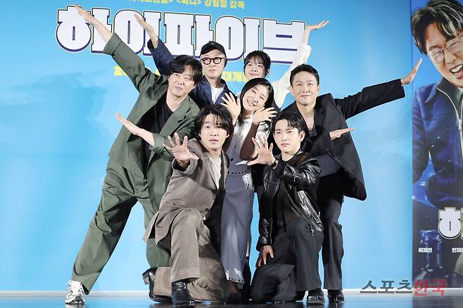 ​영화 '하이파이브' 제작보고회에 참석한 배우&nbsp; 이재인, 안재홍, 라미란, 김희원, 유아인, 오정세, 박진영과 강형철 감독 25.05.12 ⓒ이혜영 기자 lhy@hankooki.com​