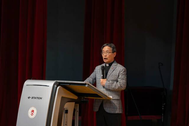 심종혁 서강대 총장이 기조 연설을 하고 있다.