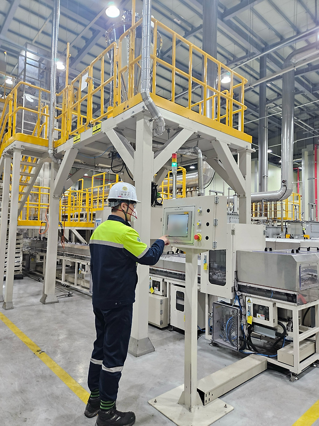 포스코퓨처엠이 세종 기술연구소 파일럿 플랜트에서 LMR 양극재 제품 생산을 테스트하고 있다.ⓒ포스코퓨처엠