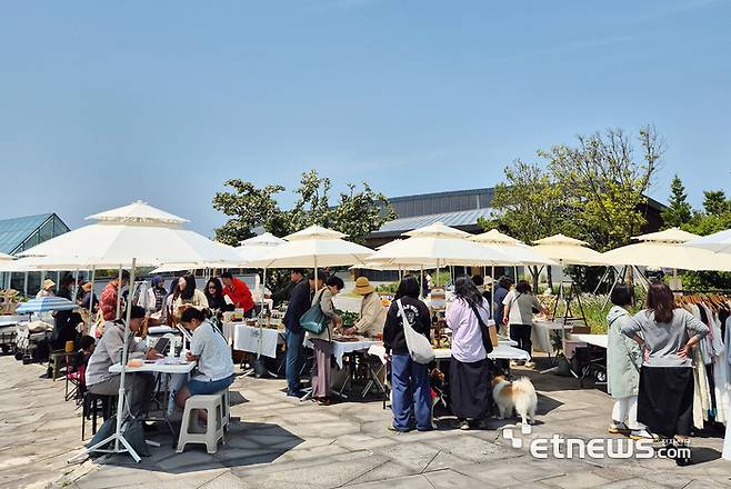 제주대동이 지역 상생 및 문화 확산을 위해 직거래 장터인 '그린스케이프 마켓'을 운영하고 있다.