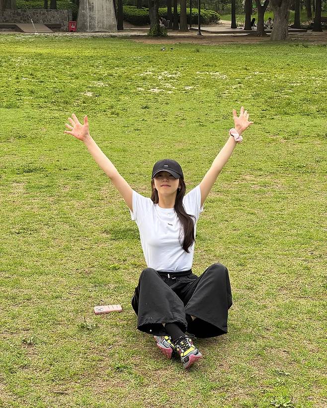 SaveVid.Net_500910318_18352094074156052_358187692581169819_n.jpg 안소희 인스타 업로드