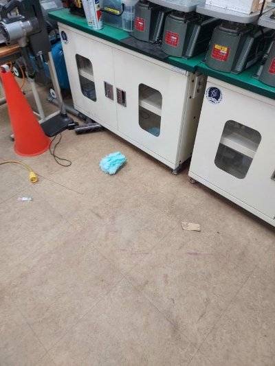 2.jpg 알코올 쓰려다 \'독성\' 메탄올을...실험실 바닥 \'래커\' 지우려다 병원행