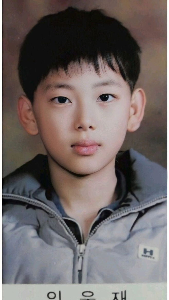 IMG_8649.png 살아남기 힘들다는 초등학교 졸업사진 살아남은 남배우 4명