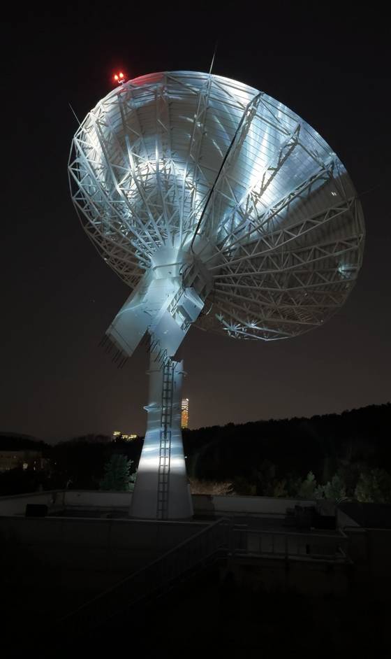 ‘굿모닝 미스터 지드래곤’은 카이스트 우주연구원, TX LAB, 갤럭시코퍼레이션, 아마스튜디오와의 공동 협업을 통해 완성된 세계 최초의 예술·과학 융합형 우주 송출 실험이다. 사진 KAIST 아트앤테크놀로지 센터