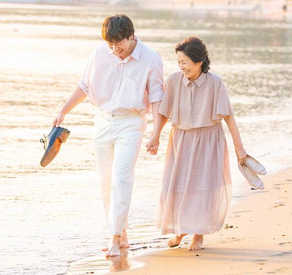 드라마 ‘천국보다 아름다운’은 사후에 천국에서 다시 만난 부부를 통해 삶과 죽음, 인연에 대한 이야기를 때로는 코믹하게, 때로는 진지하게 그려냈다. JTBC 제공