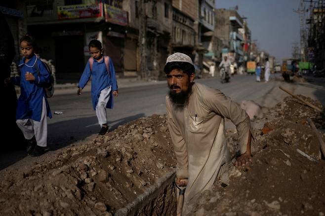 등교하는 파키스탄 학생들. 로이터연합뉴스