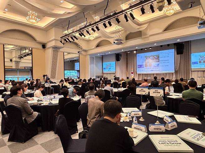 레츠그로우(Let's Grow) 프로젝트 현판 전달식./사진제공=경기도교육청