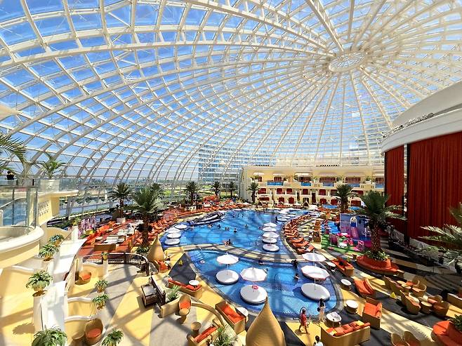 ‘오카다 마닐라’의 실내 비치 ‘코브 마닐라’