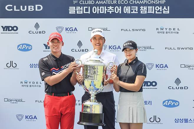 초대 챔피언에 오른 안성현(왼쪽)과 이서현. [사진=대한골프협회 제공]