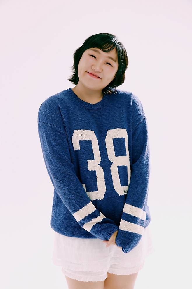 코미디언 이수지가 26일 오전 서울 종로구의 한 카페에서 라운드 인터뷰를 열었다. 씨피엔터테인먼트 제공